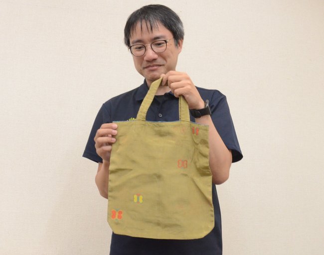 輪島市災害ボランティアの会のメンバーから贈られた「和みバッグ」