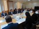 インド国内の経済状況などを聞くインド視察団＝２０１９年、ジェトロ・ニューデリー事務所（山陰インド協会提供）