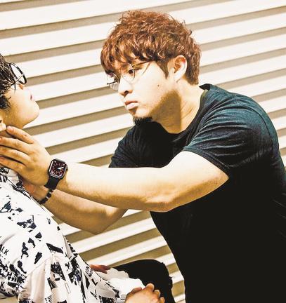 音楽アーティスト専門の鍼灸師として活動する野田峻也さん（撮影・浜野カズシ）