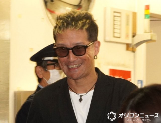 初日公演から報道陣に会釈をする松岡昌宏 (C)ORICON NewS inc.