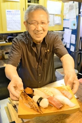 創業３０年を迎え「感謝の気持ちを伝えたい」と話す井上羊二さん＝松江市浜乃木６丁目、ひょうたん