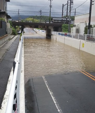 玉湯町で道路が冠水
