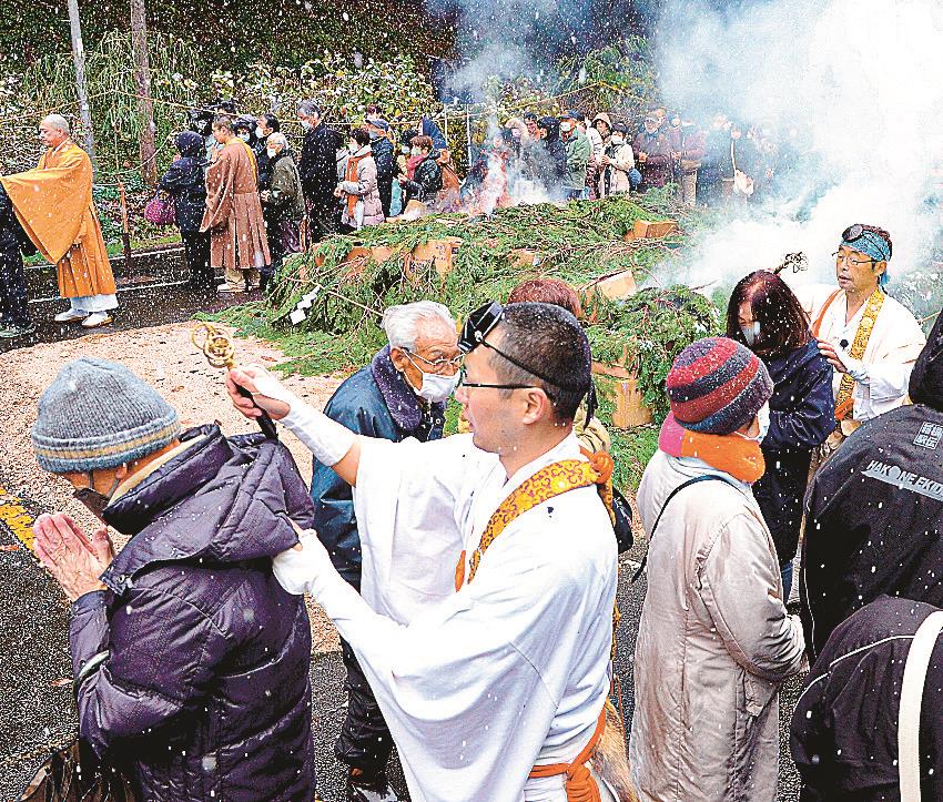 動画】新年の無病息災祈る 安来・清水寺で大梵焼祭 | 山陰中央新報デジタル