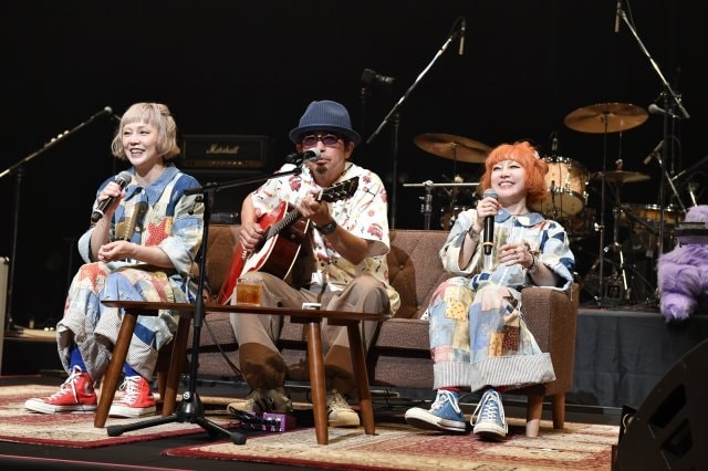 PUFFY 30周年ライブ『One Night “Birthday” Carnival』の模様 Photo by Kenji Miura