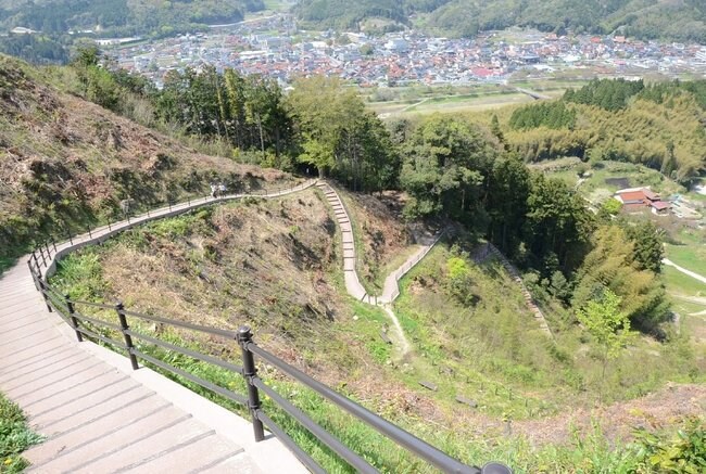 本丸に向かう登山道の「七曲がり」＝安来市広瀬町富田、月山富田城跡