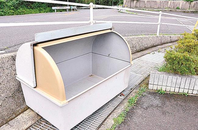 日御碕地区に設置されている家庭ごみの収集ボックス。現在は各家庭で保管している＝出雲市大社町宇龍