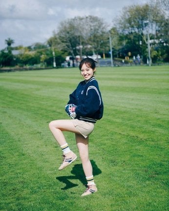 櫻坂46松田里奈1st写真集『まつりの時間』先行カット 撮影/北浦敦子(C)幻冬舎
