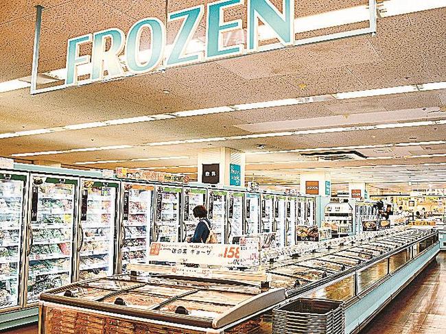 売り場面積や品数を増強した冷凍食品コーナー＝松江市東朝日町、イオン松江ショッピングセンター
