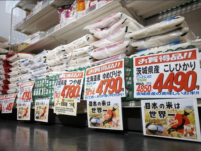 スーパーの店頭に並んだコメ＝２１日午後、埼玉県越谷市