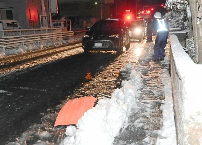 事故が発生した現場付近＝４日午前５時５８分、鳥取市丸山町（写真の一部を加工しています）