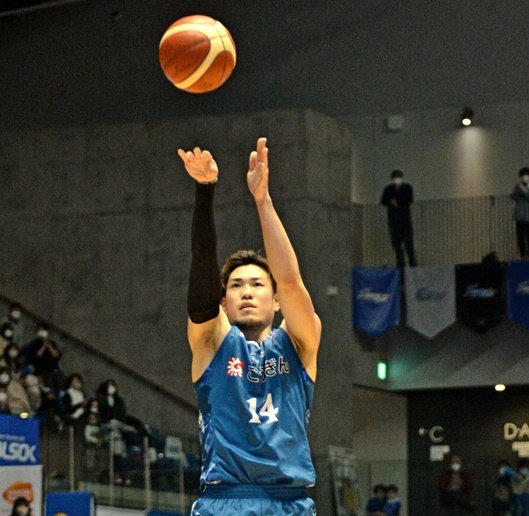 スポーツ速報 スサマジ快勝 金丸のシュートで突き放す 山陰中央新報デジタル