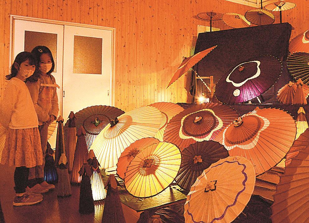 色とりどりの淀江傘並ぶ | 山陰中央新報デジタル