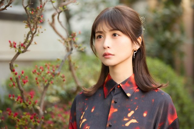 『10回切って倒れない木はない』第4話に出演した長濱ねる(C)日本テレビ