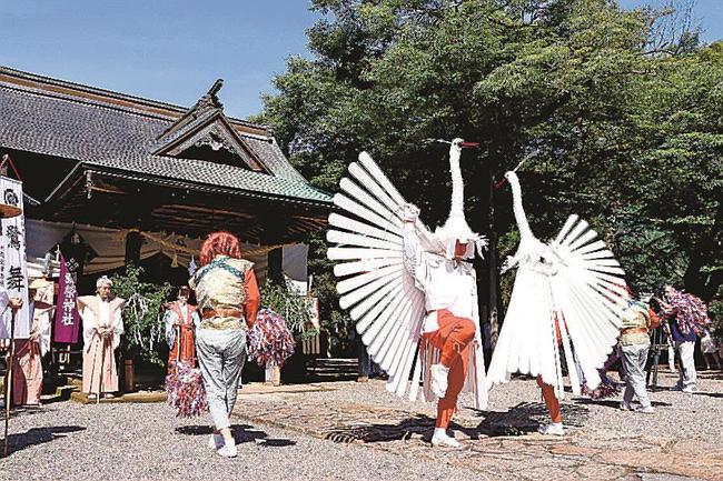 弥栄神社境内で奉納された鷺舞＝津和野町後田