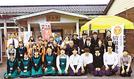 荒島駅の前で記念撮影