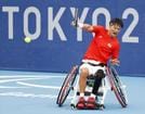 男子シングルス２回戦　プレーする三木拓也＝有明テニスの森公園