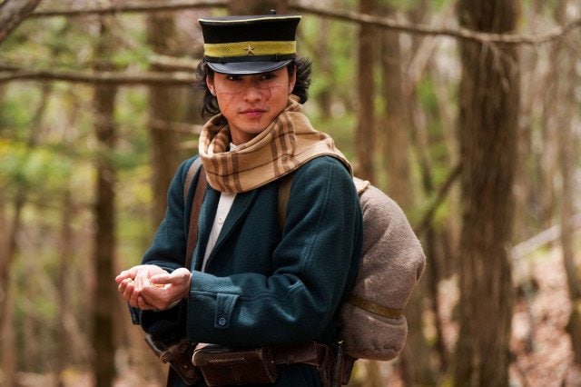 映画『ゴールデンカムイ 網走監獄襲撃編』(公開中)オフショット (C)野田サトル/集英社 (C)2026映画「ゴールデンカムイ」製作委員会