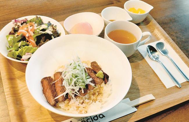奥出雲和牛が安価で食べられる「ステーキ丼ランチ」＝広島市中区、プロチダ