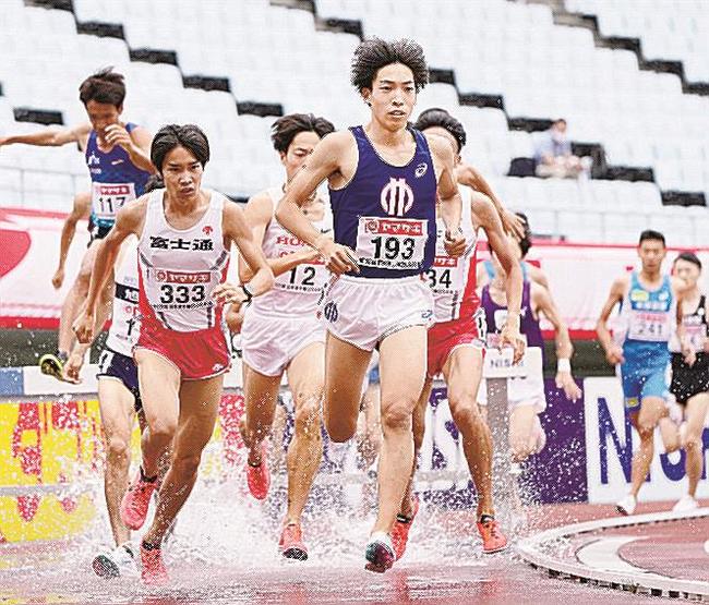 東京五輪陸上3000メートル障害予選に出場する三浦龍司選手(193)=6月、ヤンマースタジアム長居