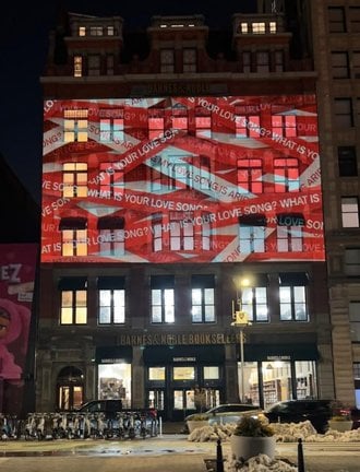 BTSのプロモーション「WHAT IS YOUR LOVE SONG」(ニューヨークユニオンスクエア付近)(P)&(C)BIGHIT MUSIC