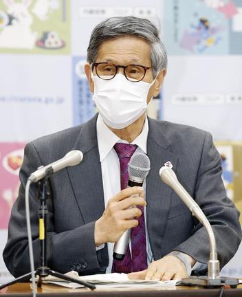 マスク着用の在り方の新指針について説明する、新型コロナ感染症対策分科会の尾身茂会長＝１０日、東京都千代田区