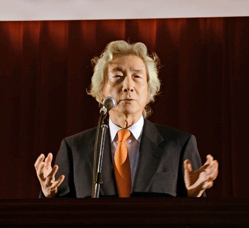 脱原発を訴える小泉純一郎氏＝倉吉市山根、倉吉体育文化会館