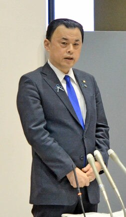 まん延防止等重点措置の適用を政府に要請する考えを示す丸山達也知事＝１９日、松江市殿町県庁