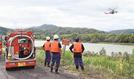 広島県の防災ヘリコプターも加わった捜索活動の現場＝益田市横田町、高津川
