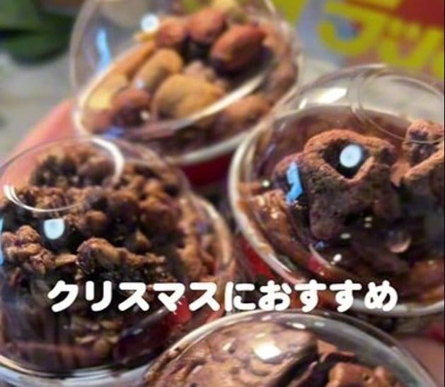 「【レンチン】クリスマスカップケーキ」(画像提供:アイラップのあやさん @aya.iwrap )