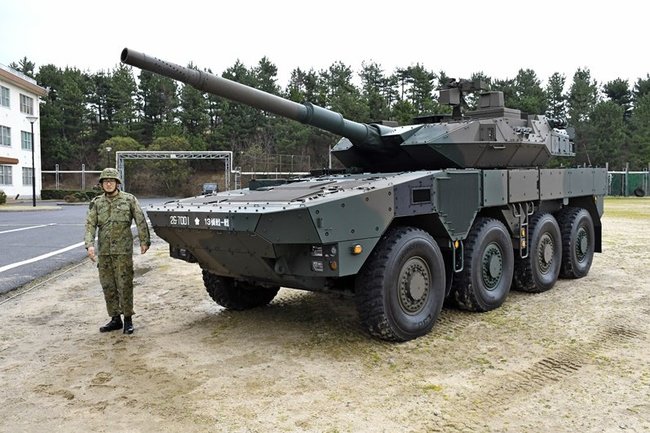 新たに配備された１６式機動戦闘車＝出雲市松寄下町、陸上自衛隊出雲駐屯地