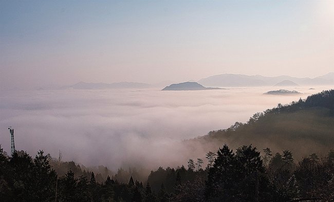丸山城跡から望む雲海＝島根県川本町三原