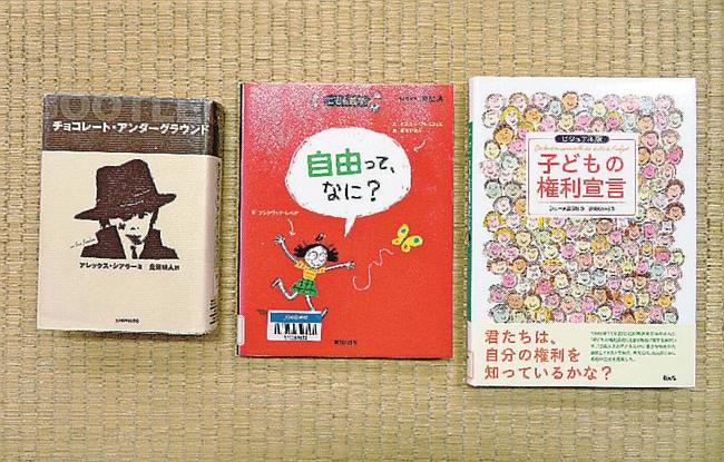 「チョコレート・アンダーグラウンド」（左）ほか