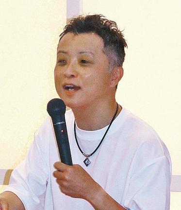 地元食材を使った料理による地域活性化策を説明する寺本英仁社長＝松江市朝日町、松江エクセルホテル東急