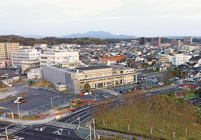 建て替え工事が進む松江市役所本庁舎＝松江市末次町