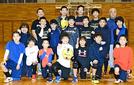 ２年連続の全国大会出場を決めた城北ガーディアンズのメンバーたち＝写真はいずれも松江市東奥谷町の市立城北小学校体育館