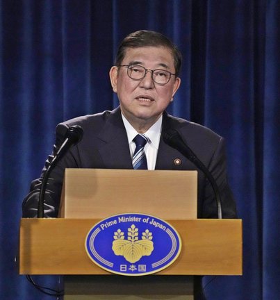 Ｇ７サミットへの出席を終え、記者会見する石破首相＝１７日、カナダ・カルガリー（共同）