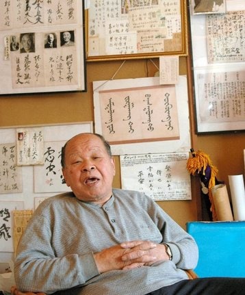 大陸での経験を語る春日行雄さん＝２００５年１２月、横浜市