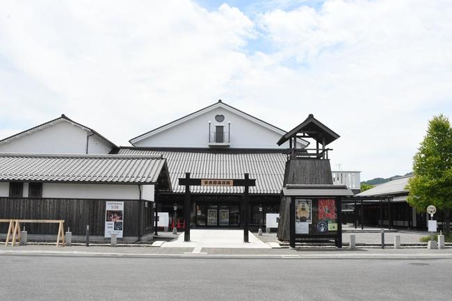２６日にグランドオープンする安来節演芸館＝安来市古川町