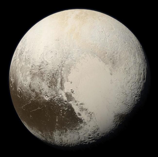 ＮＡＳＡの探査機「ニューホライズンズ」が撮影した冥王星（ＮＡＳＡ提供）