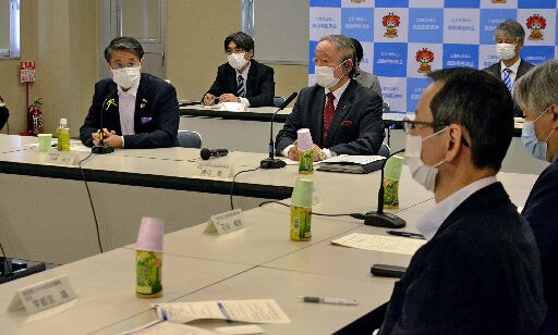 医療提供体制の強化について意見を交わす出席者＝鳥取市戎町、鳥取県健康会館