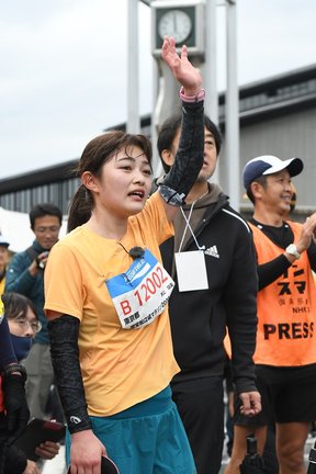 目標の３時間半切り達成した井上咲楽さん