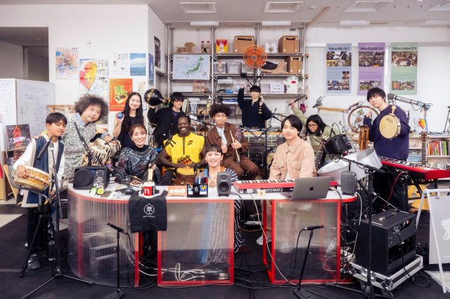 CHO CO PA CO CHO CO QUIN QUINが『tiny desk concerts JAPAN』に登場 (C)NHK