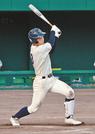 【記念試合・出雲商ー邇摩】５回裏出雲商１死一、三塁、加藤聖が左前適時打を放ち、１３｜０とする＝県立浜山球場
