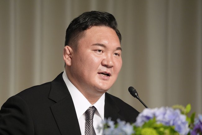 日本相撲協会を退職し、記者会見する元宮城野親方の白鵬翔さん＝９日、東京都千代田区