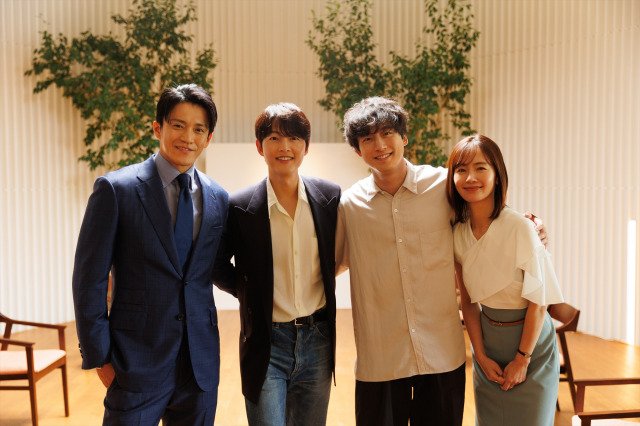 Netflixシリーズ『匿名の恋人たち』より(左から)小栗旬、ソン・ジュンギ、坂口健太郎、中村ゆり