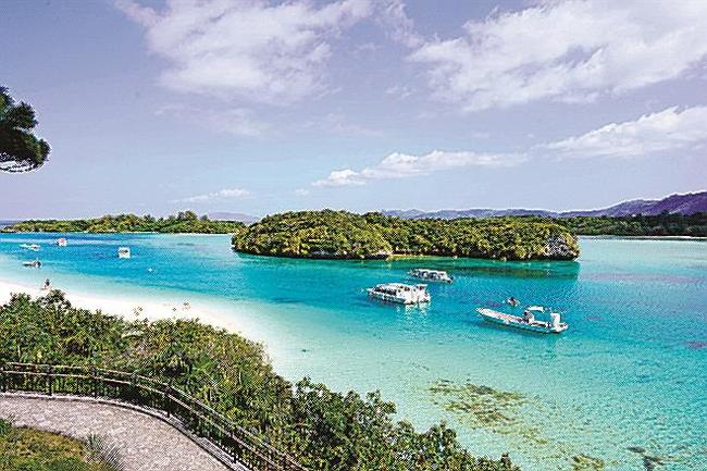 石垣島の絶景スポット川平湾=沖縄県石垣市
