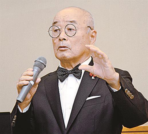 セミナーで終活について語る小汀泰久さん＝浜田市野原町、いわみーる