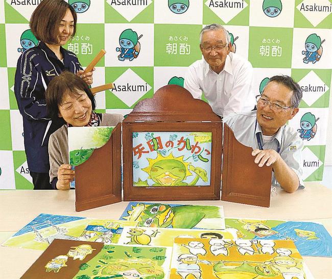 水難事故の怖さや郷土の物語を伝える「矢田のかわこ」の紙芝居＝松江市朝酌町