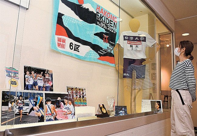 展示された伊藤蒼唯選手に関する写真やユニホーム＝出雲市西平田町