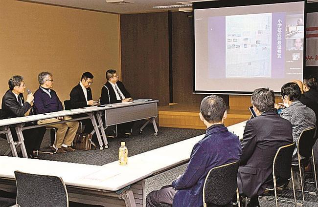 学校での新聞作りについて意見交換する参加者＝松江市殿町、山陰中央新報社